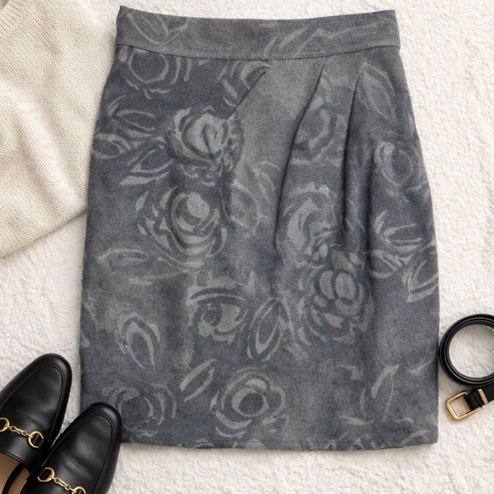 MaxMara Gray Wool Floral Pencil Skirt Made Italy Size 8 Office Classic Lined Lux